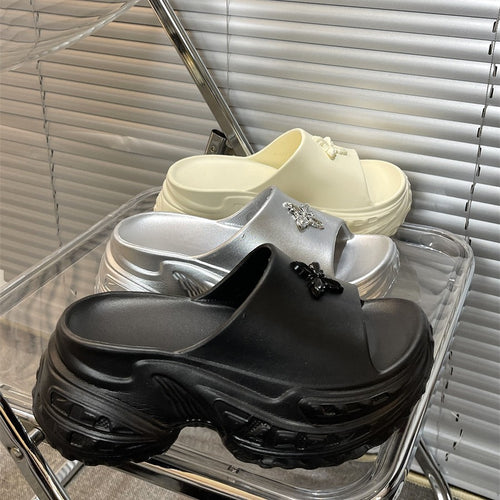 Dame platform-sandaler med dekorativ smykkeStilla