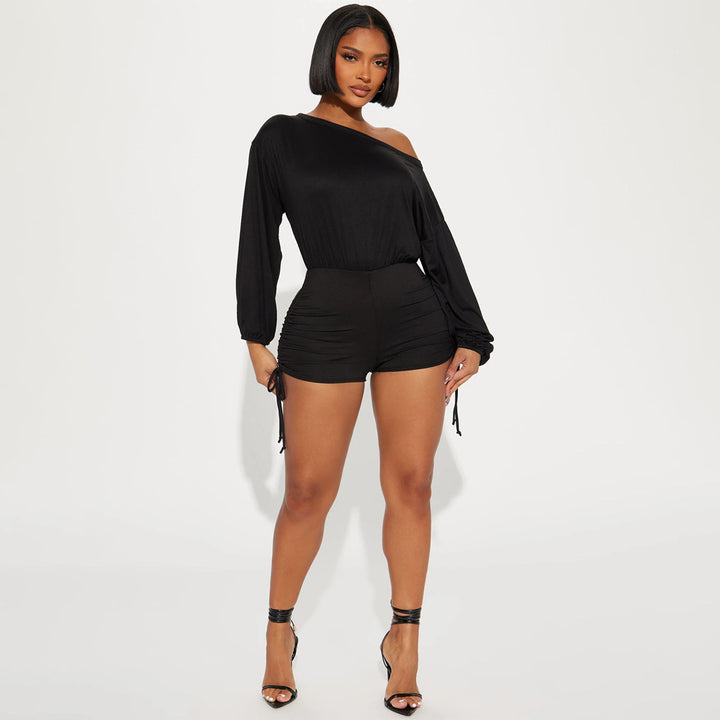 Dame Off-Shoulder Kort Overall med raffinerede rynkeelementer Stilla