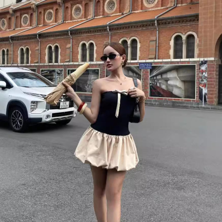 Dame Strapless Mini Kjole med voluminøst Skørt og delikat Sløjfedetalje Stilla