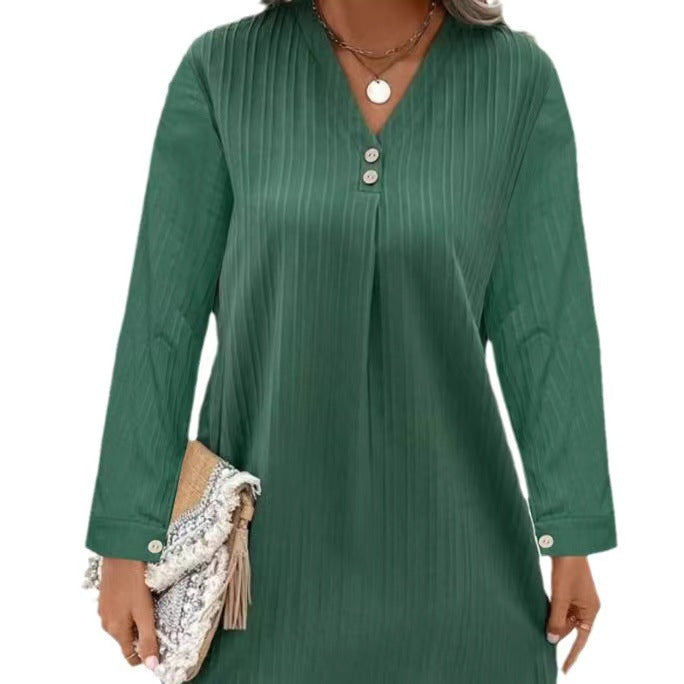 Damer V-hals Bluse med Fine Striber og Knap Detaljer Stilla