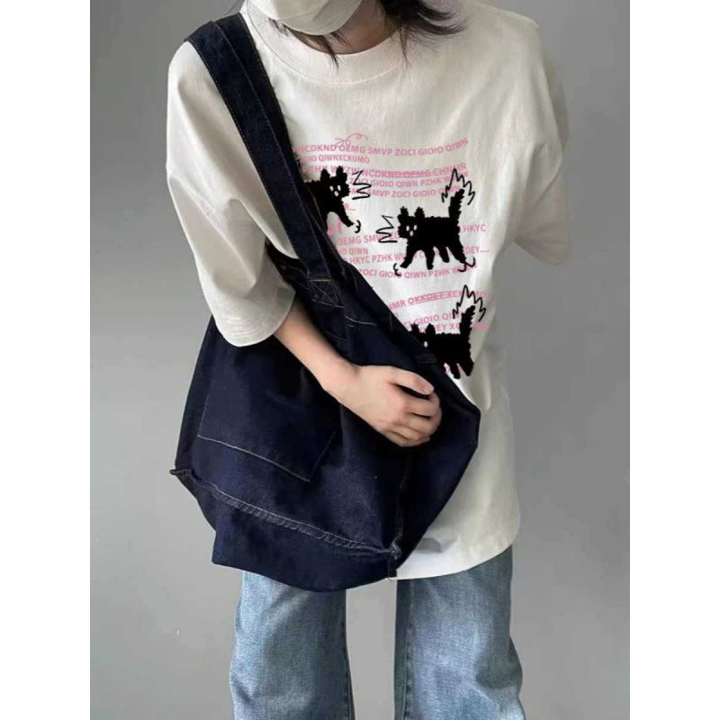 Dame T-shirt med kreativ katte-design og afslappet tekst Stilla