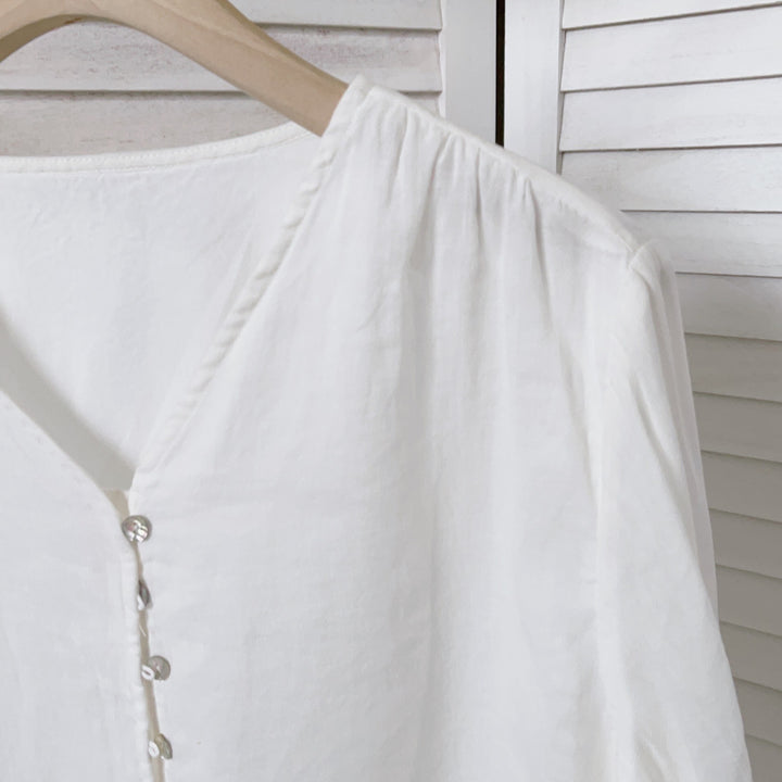Femme Elegante Button-Up Bluse med broderet detalje Stilla