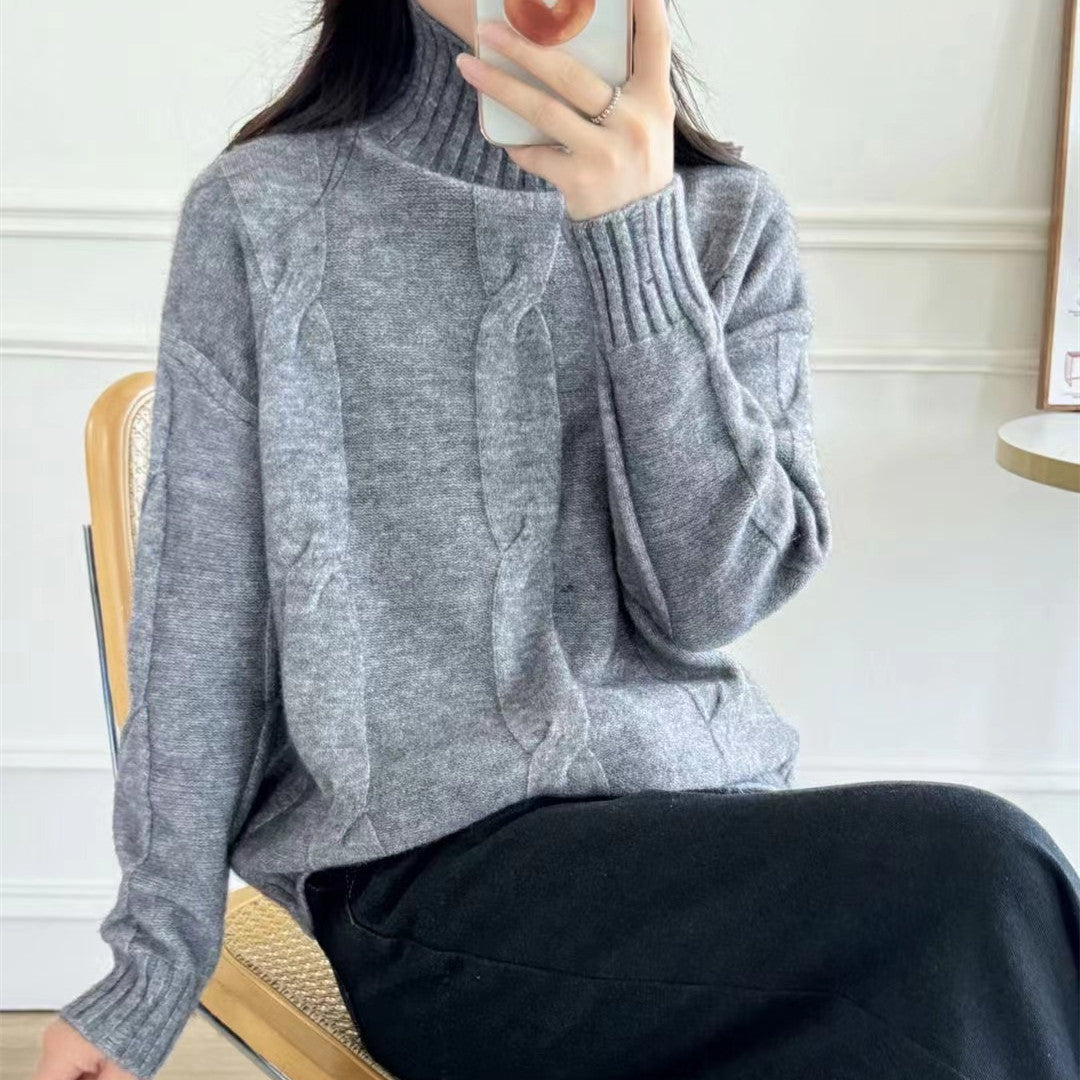 Kvindernes strikkede sweater med høj krave og kabelmønster Stilla