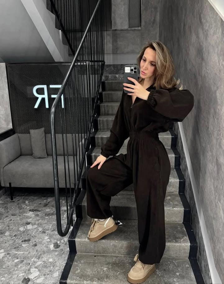 Kvinders fleece jumpsuit med høj krave og praktisk lynlås Skovae