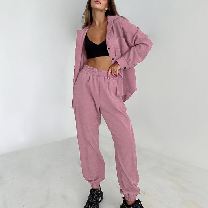 Dame Casual og komfortabel fleece-dragt med knapdetaljer og praktiske lommer Stilla