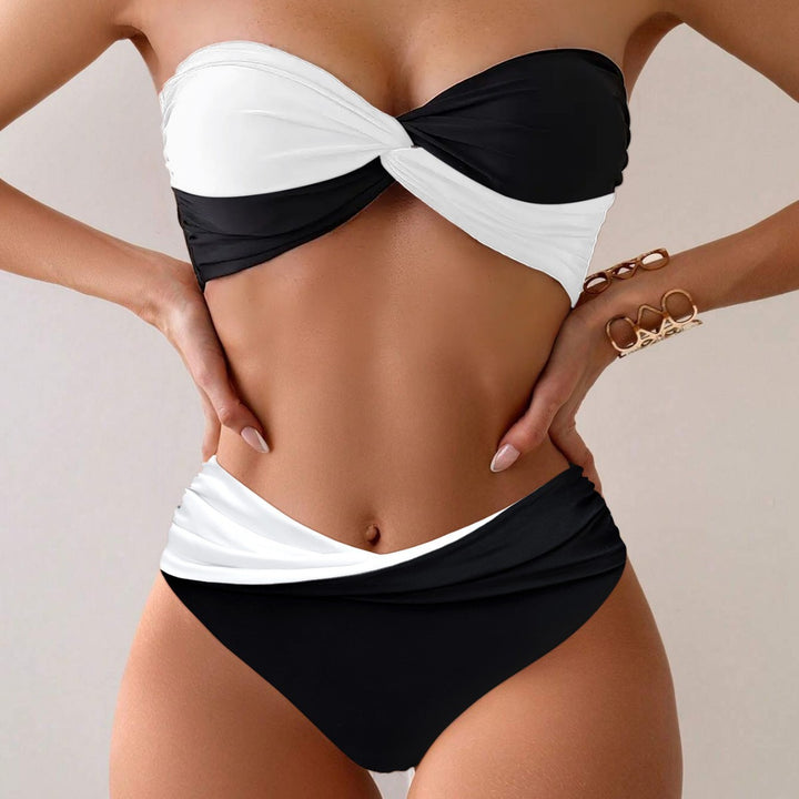 Dame Bandeau-Bikini med elegant twisted-design og højt snit Stilla