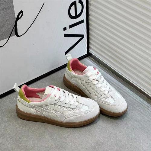 Dame sneakers i sportsligt-elegant design med åndbart mesh-overflade og modeaccent Stilla
