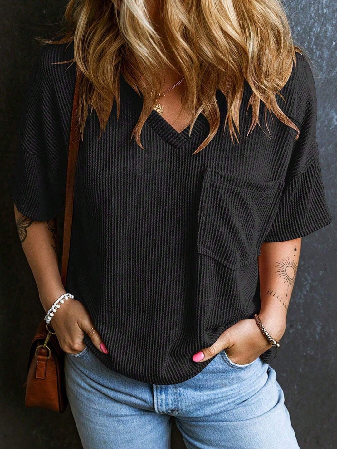 Dame Oversized T-shirt med V-hals og brystlomme Stilla