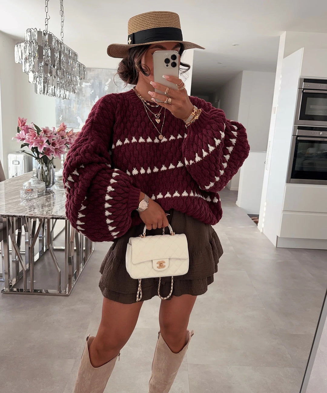 Kvinders hyggelige chunky strik sweater med unikt mønster Stilla