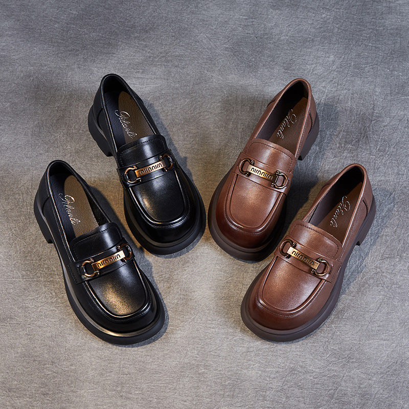 Dame Elegante Chunky Slipper med dekorative metal accenter Stilla