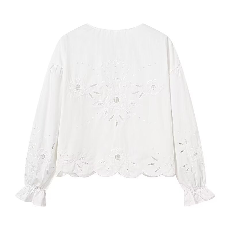 Kvindernes broderede blouse med flæsekant Stilla