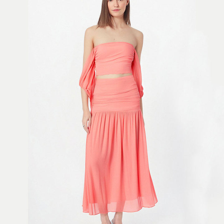 Dame maxikjole med elegant off-shoulder design og flydende stof Skovae