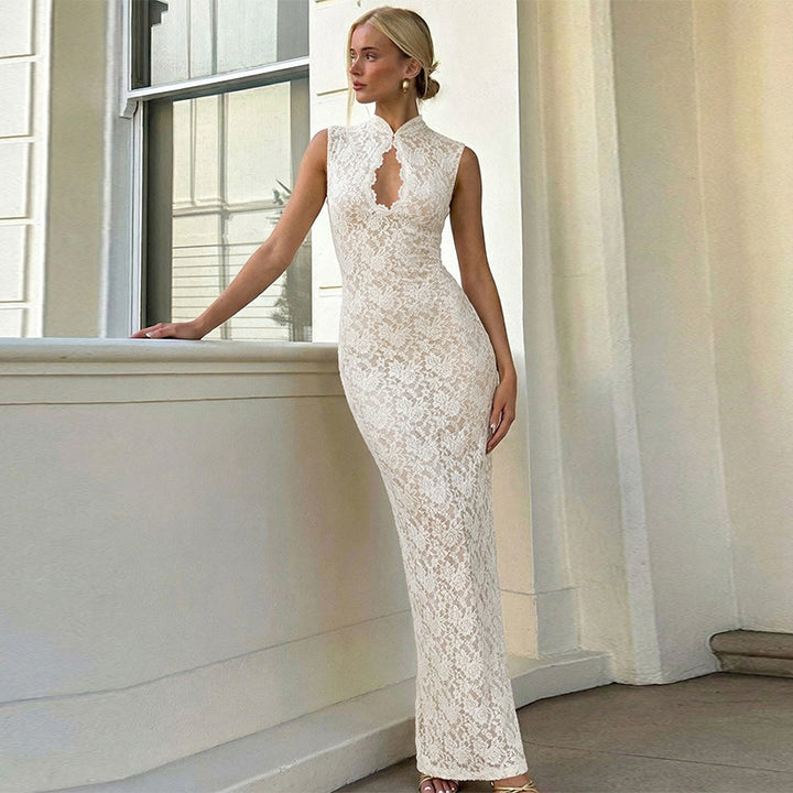 Damen Spitzenkleid mit hohem Kragen und figurbetonter Silhouette Skovae