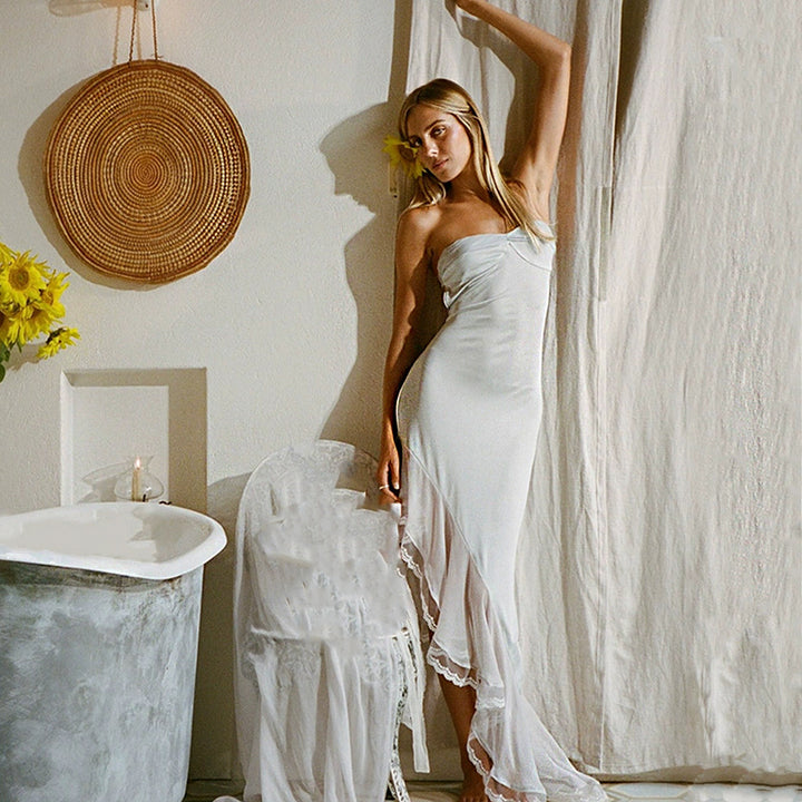 Dame Elegant aftenkjole i flydende materiale med asymmetrisk kant og lace accenter Stilla