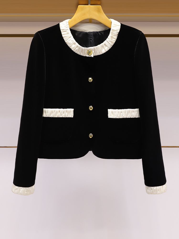 Dame kort jakke med elegant ruffle Stilla