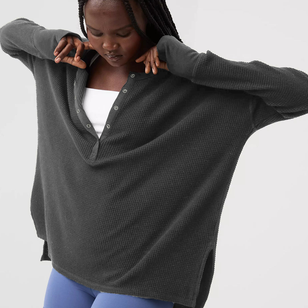 Dame afslappet vaffelstruktur sweater med dekorative knapdetaljer og lange ærmer Stilla