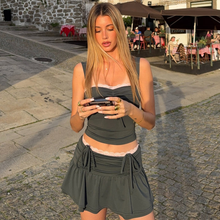 Dame mode crop top og nederdel sæt med rynker og bindedetaljer Skovae