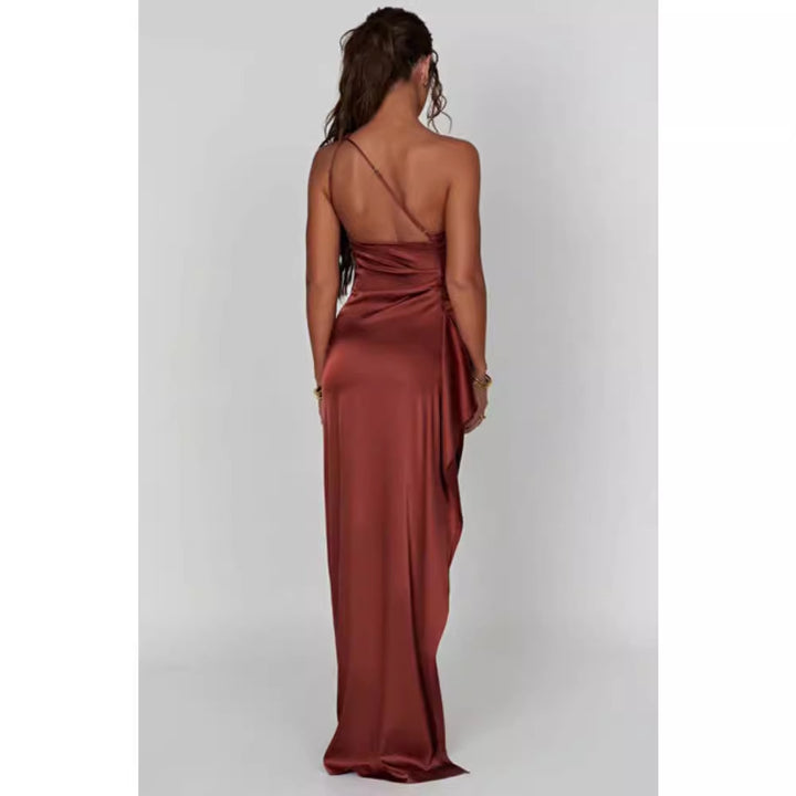 Dame Elegant og figursyet aftenkjole med asymmetrisk snit