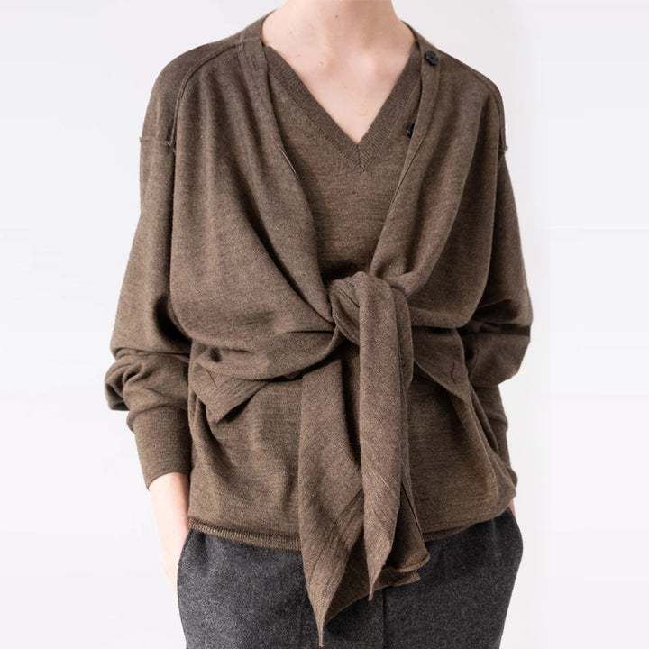 Kvinders afslappede strikket cardigan med asymmetrisk snit og knapdetaljer Stilla