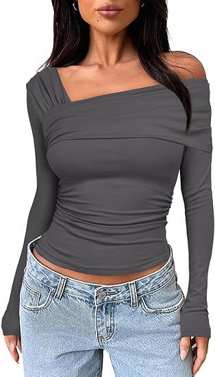 Dame asymmetrisk langærmet skjorte med drapering og off-shoulder design Stilla