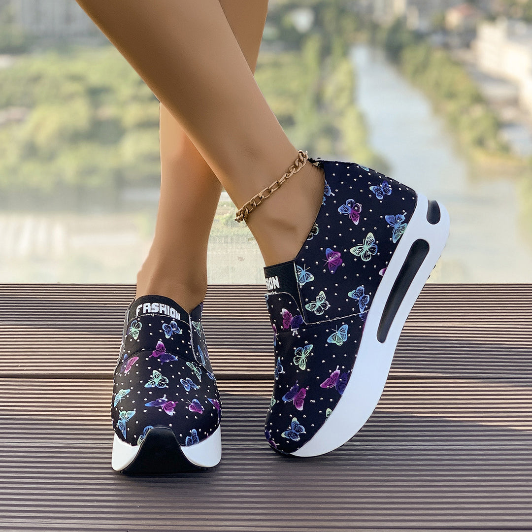 Dame slippers med farverigt sommerfugledesign og skridsikker sål Stilla