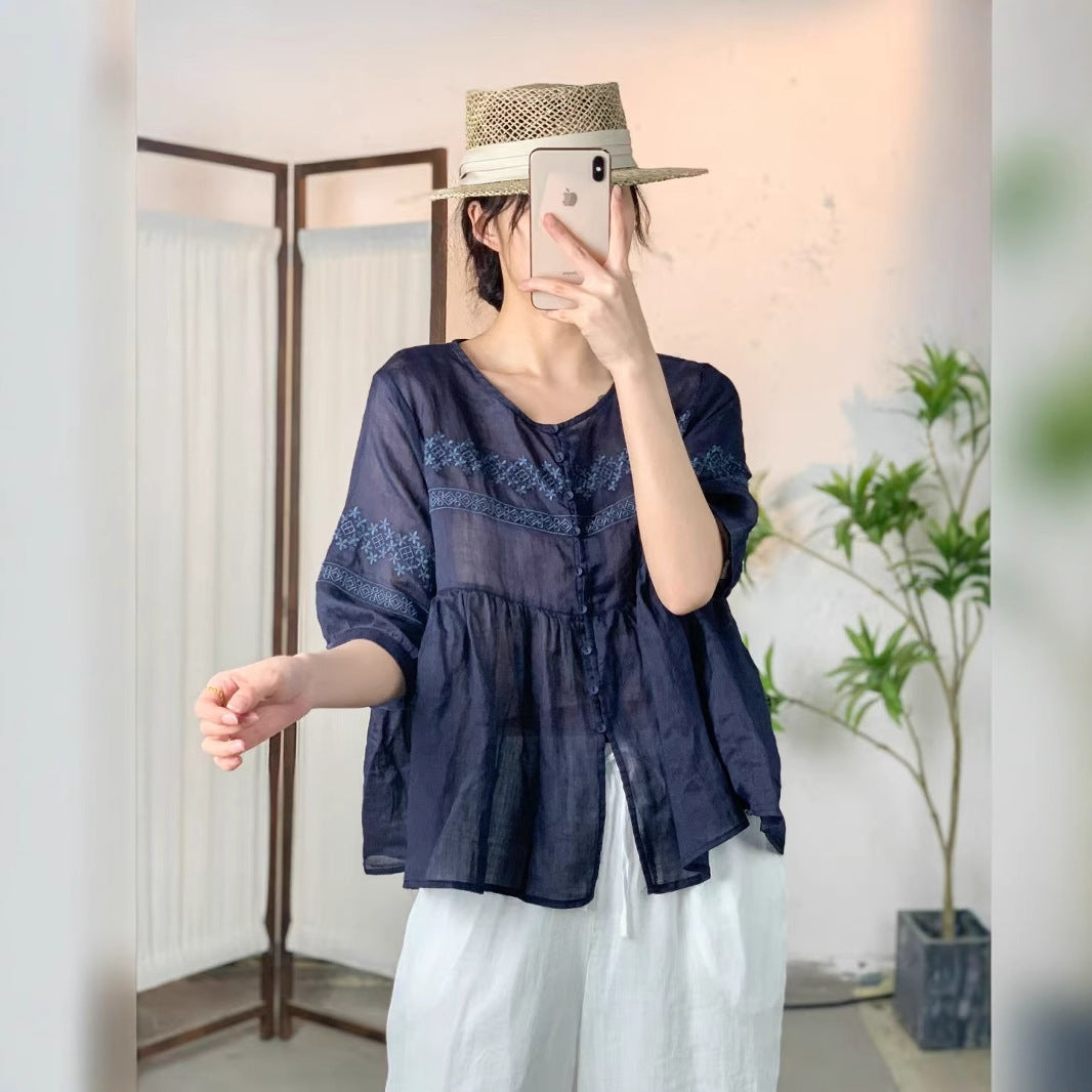 Femme Let knapåbning bluse med kompleks broderi Stilla