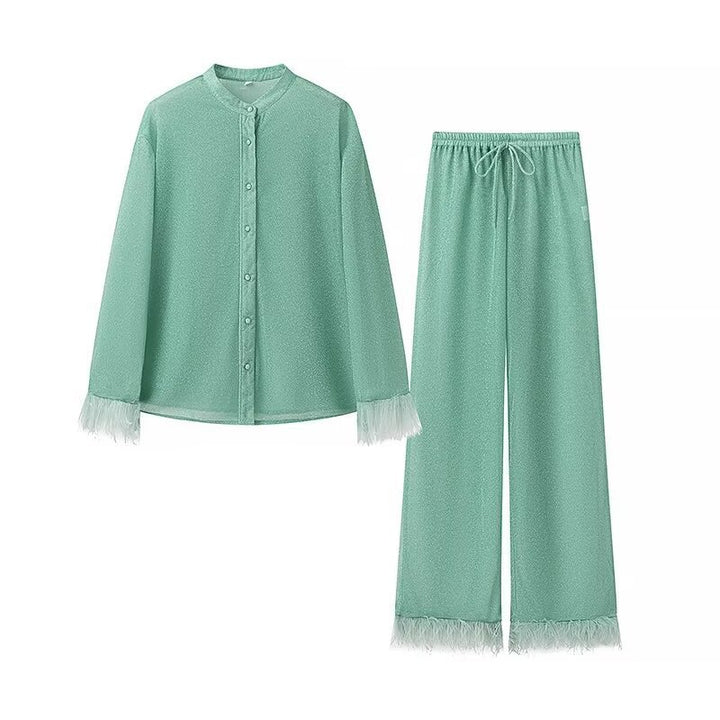 Dame pyjamasæt med elegant krave og fint fjerdetalje Stilla
