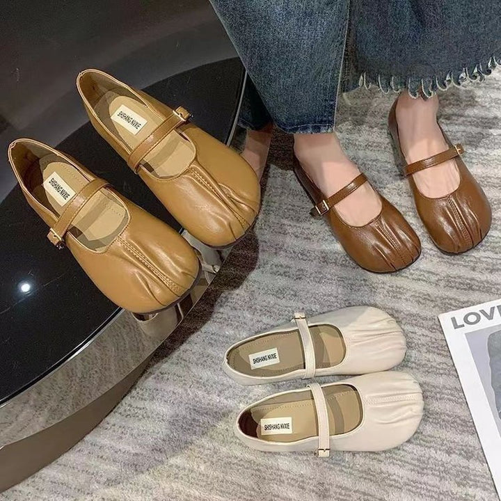 Dame elegante Ballerinas med justerbar rem og smart folder-detalje Stilla