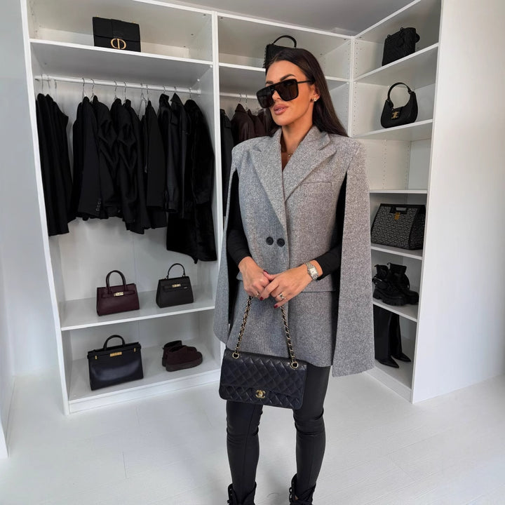 Dame stilfuld lang jakke med cape-design Stilla