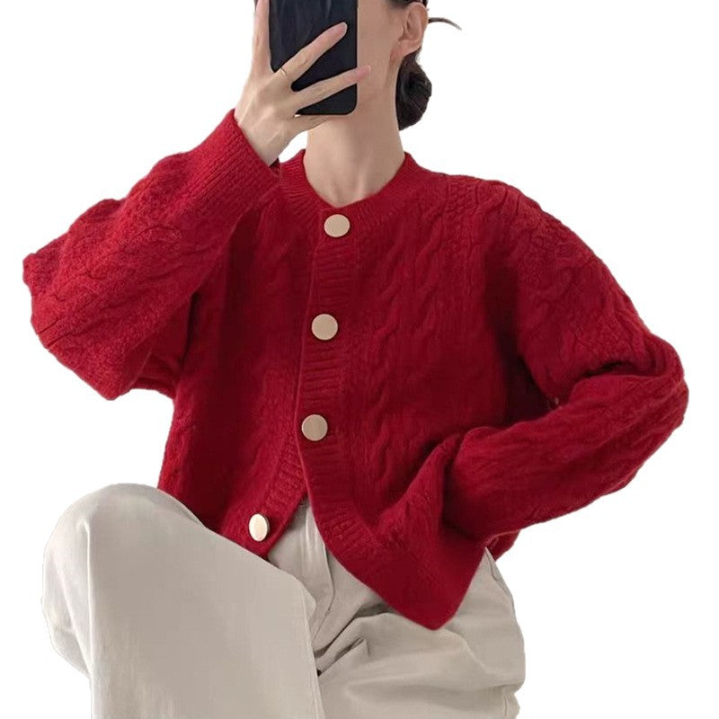 Kvinders cardigan med kabelmønster og store knapdetaljer Stilla