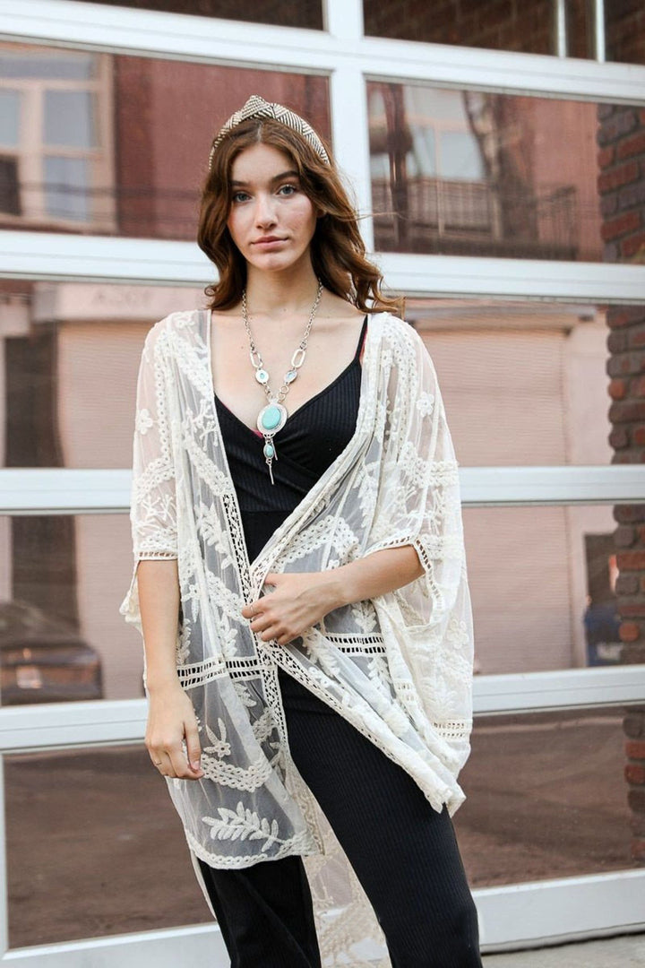 Dame transparent Kimono med florale broderier Stilla