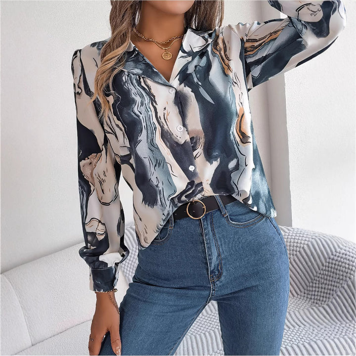 Damebluse med elegant marmormønster og moderne krave Stilla
