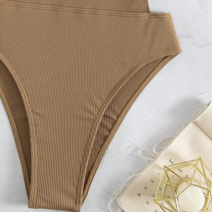 Dame one-piece badedragt med elegant schnit og sidelæns stropper Skovae