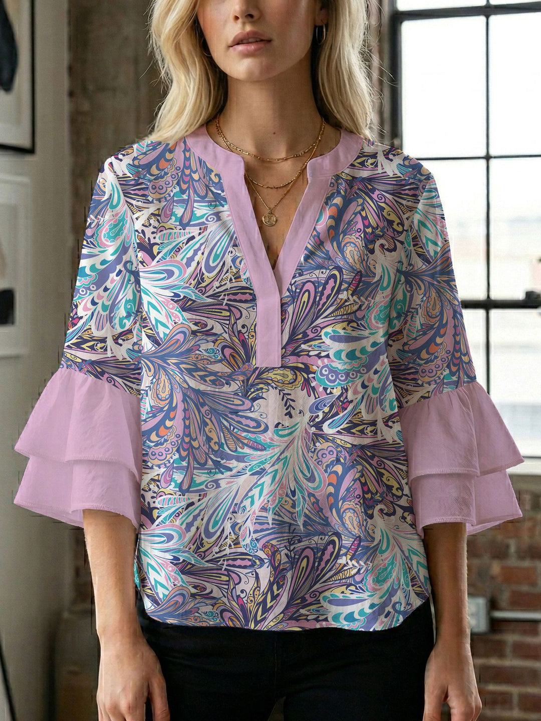 Damebluse med smukt blomstermotiv Skovae