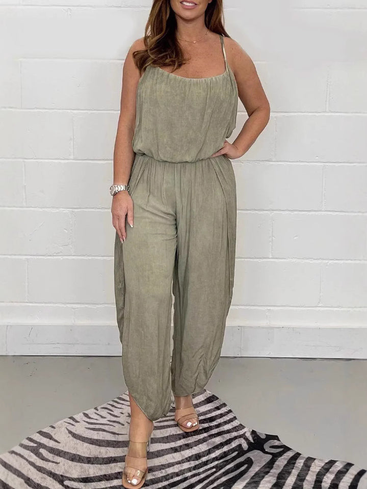 Dame afslappet jumpsuit med bredt skåret ben og justerbare stropper Stilla
