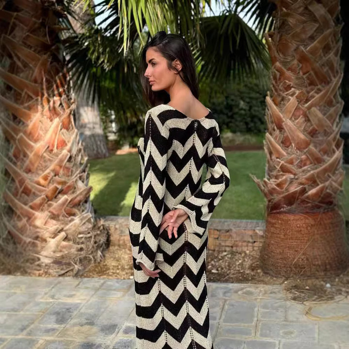 Dame strikkjole med trendy zigzag-mønster og elegant snøring Stilla