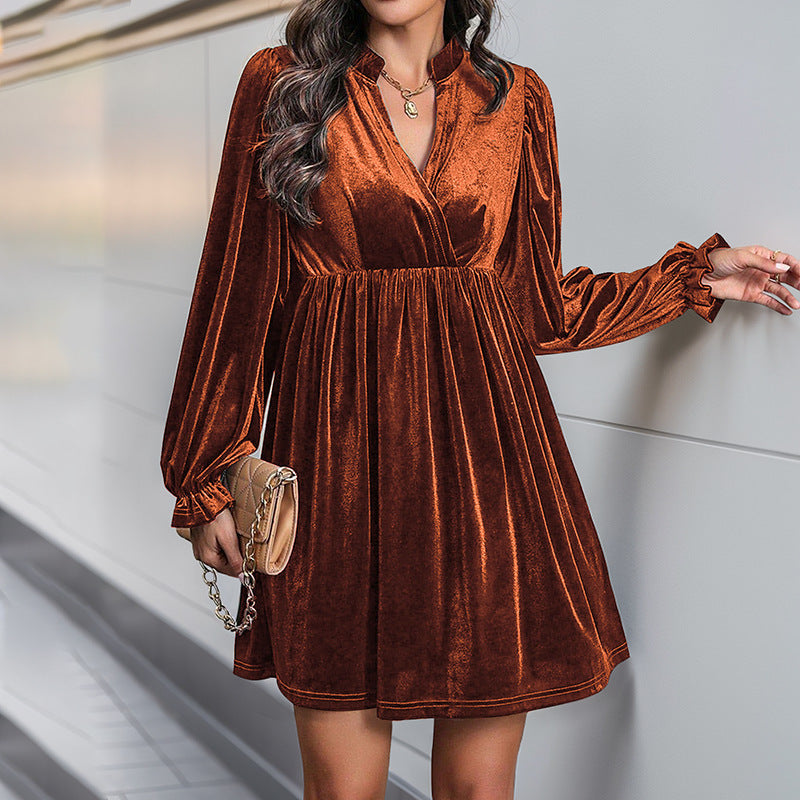 Dame elegant fløjlskjole med dyb V-udskæring og puffærmer Stilla