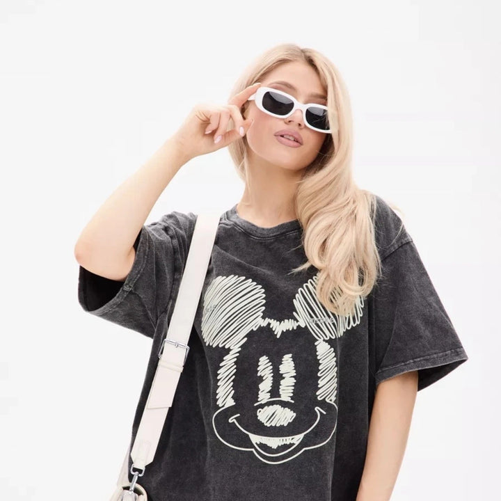 Dame T-shirt med kreativt Mickey Mouse motiv og afslappet oversized skæring Stilla