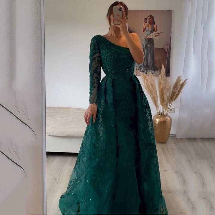 Dame Elegant og raffineret aftenkjole med asymmetrisk snit Stilla