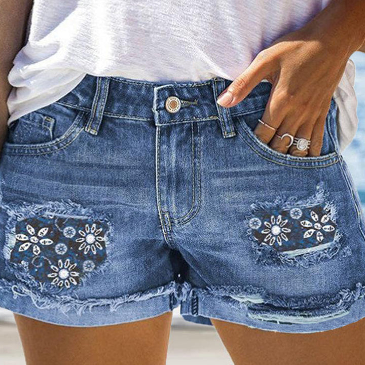 Dame jeansshorts med blomster broderi detaljer og frynset kant Stilla