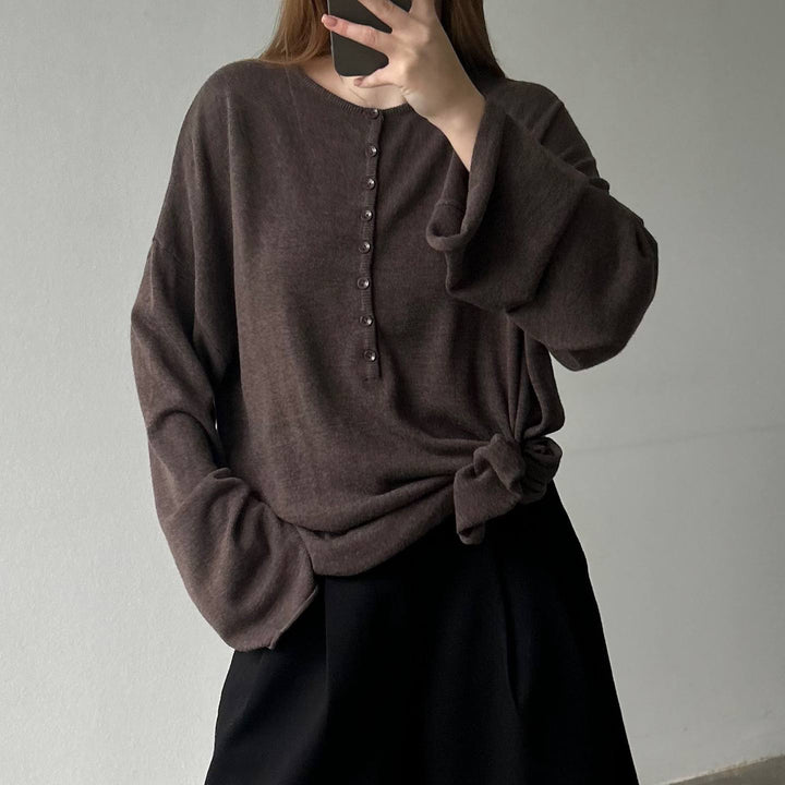 Kvinders afslappede strikkede sweater med moderne knapdetaljer Stilla