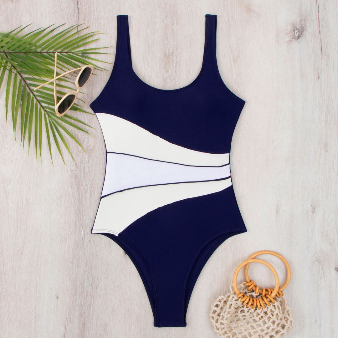 Dame one-piece badedragt med moderne snit Skovae