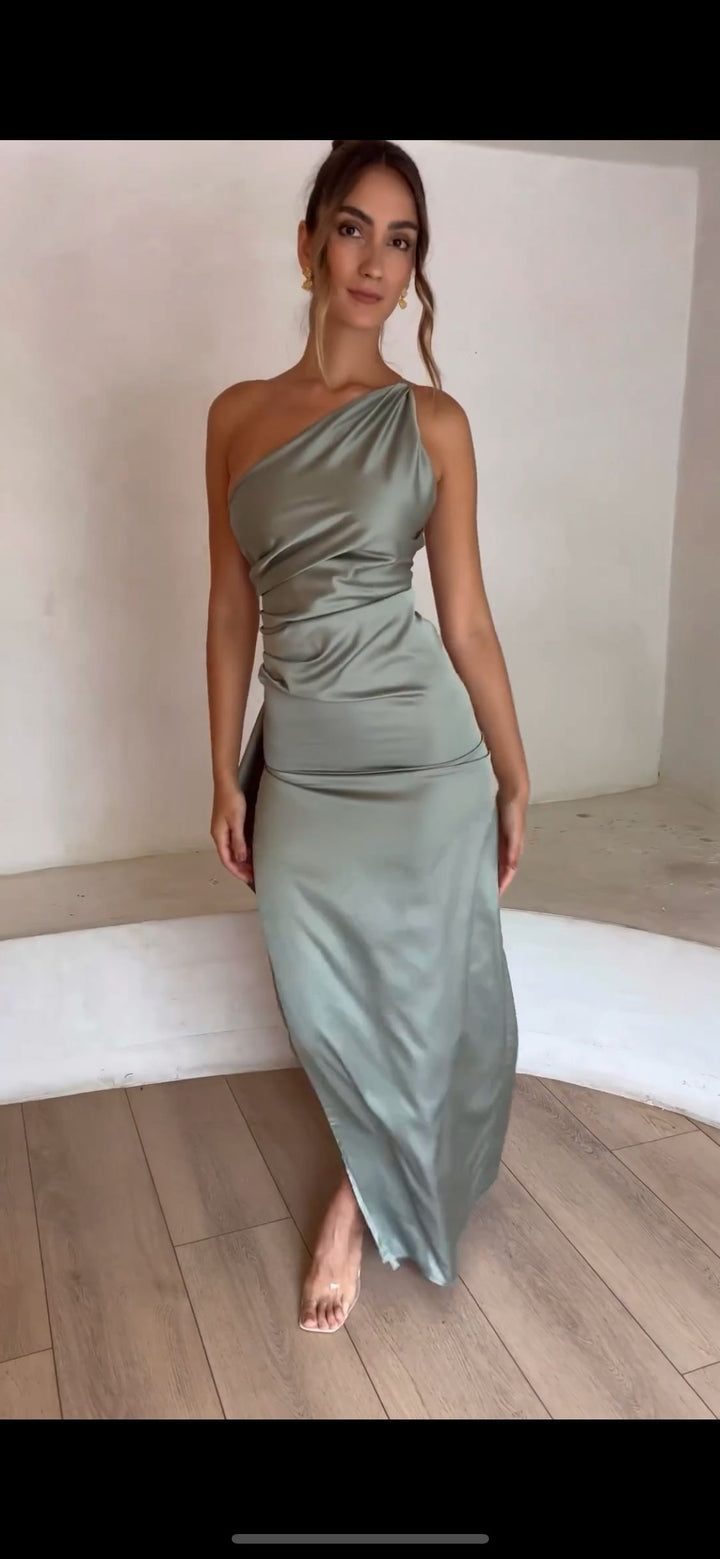 Dame Elegant og figursyet aftenkjole med asymmetrisk snit