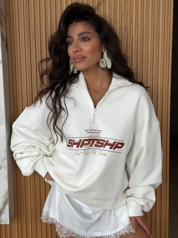 Kvinders afslappede hoodie med halvv zipper og stiliseret print Stilla