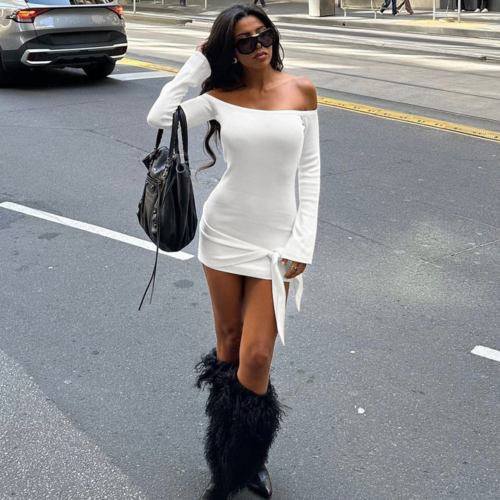 Dame Off-Shoulder Minikjole med dekorativ knude og elegant snit Stilla