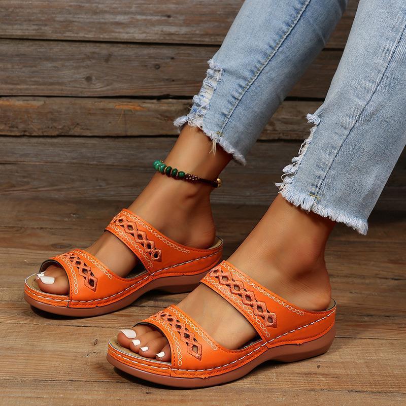 Dame komfortable clogs med elegant broderi Stilla