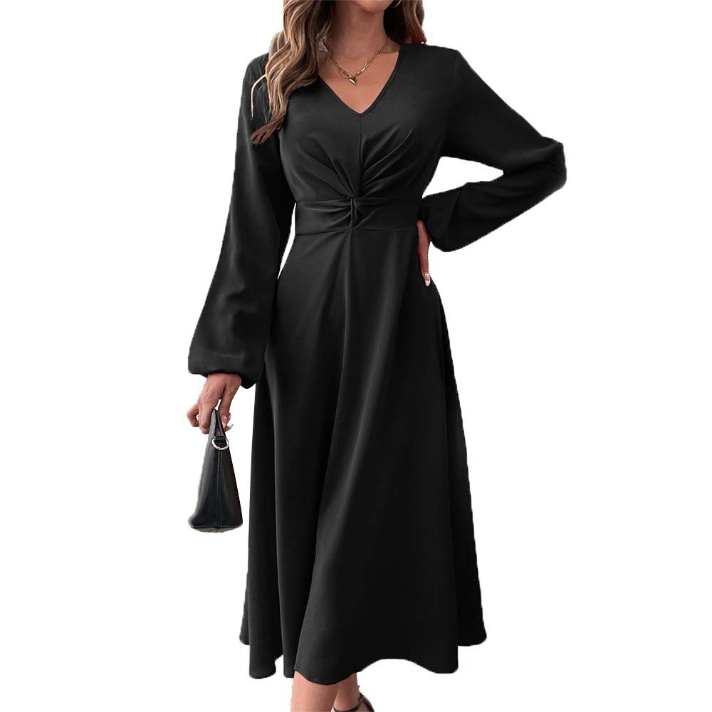 Damer elegant midi kjole med figurskabende drapering og dyb V-hals Stilla