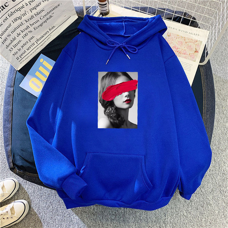 Kvinde hoodie med kreativt kunstdesign Skovae