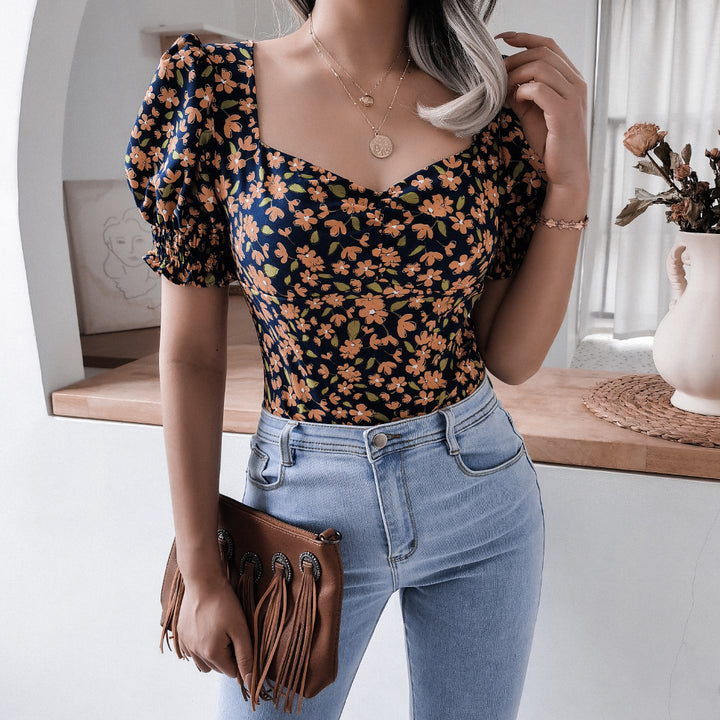 Damebluse i romantisk blomsterdesign med puffærmer Stilla