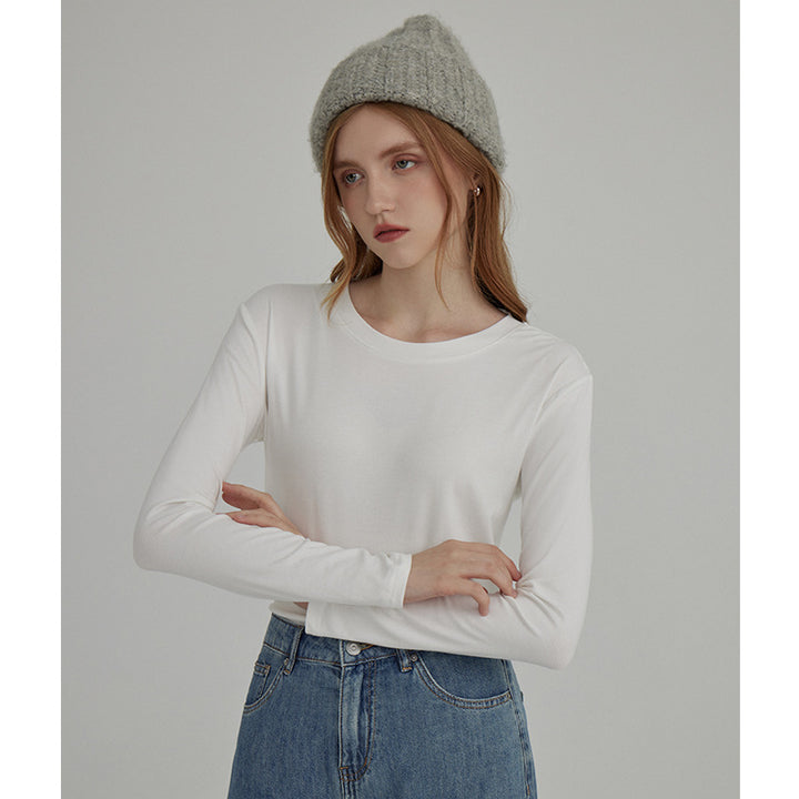 Dame langærmet bluse med moderne høj krave og minimalistisk silhuet Stilla